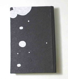 Carnets à couverture rigide imprimés de points blancs et noirs modernes, papier en coton avec une couverture noire, carnet élégant et stylé - Product Image 4