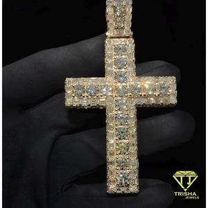 Colgante de cruz con incrustaciones de moissanita de corte mixto, plata de ley 925, joyería de lujo estilo hip hop. - Product Image 3