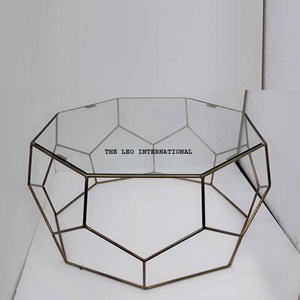 Table de café en métal doré géométrique pour usage commercial, idéale pour les restaurants et cafés - Product Image 1