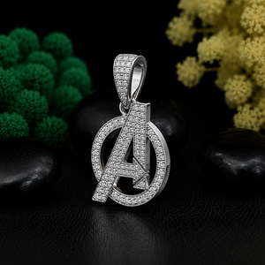 Collier avec pendentif logo Avengers, argent 925 plaqué rhodium, cristal strass, bijoux de luxe unisexe - Product Image 1