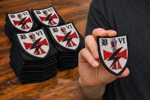 Parche Bordado con Escudo de Cruz Negra, Estilo Paracaídas DZ Drop Zone - Product Image 3