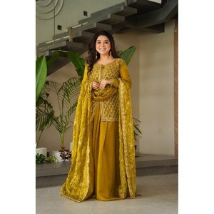 Haut-bas de travail brodé pour femmes et ensemble Dupatta pour look de fête - Product Image 1