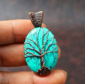 Colgante de Árbol de la Vida de Turquesa Hecho a Mano, Envuelto en Alambre de Cobre Antiguo, Gema Ovalada, Joyería Curativa - Product Image 1