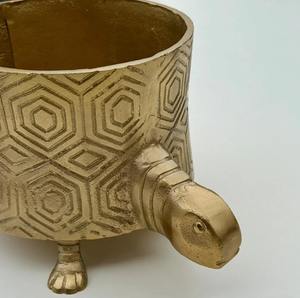 Maceta de oro grabada con forma de tortuga única para decoración del hogar, uso en mesa auxiliar de jardín y decoración linda para habitación infantil, procedente de la India. - Product Image 3