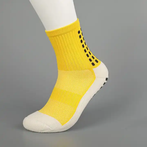 Chaussettes de sport en tissu tissé brodé motif banane jaune, silhouette moyenne, confortables et élégantes, pour tenue athlétique - Product Image 3