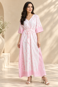 Vestido Kaftán Bohemio Floral Blanco y Rosa para Mujer, Cuello en V, Maxi, Ropa de Playa, Cintura Ajustable, 100% Algodón, Ropa de Resort con Aberturas - Product Image 4