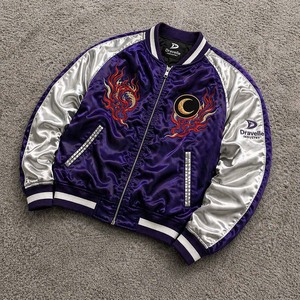 Chaqueta Bomber Sukajan de Diseño Inspirado en Diseñadores, con Parches y Bordado de Fénix, en Satén Dravelle Morado Real, Venta al por Mayor para la Industria - Product Image 1