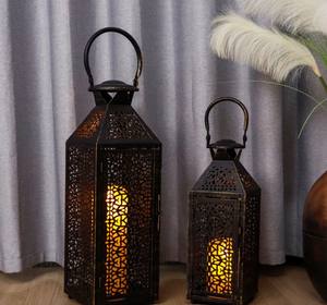 Lanterne porte-bougie en fer forgé artisanal avec motif ajouré décoratif pour la décoration intérieure, les mariages, Noël et Pâques - Product Image 3