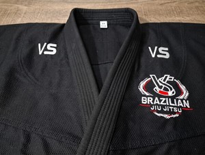 ชุดคาราเต้คุณภาพสูง 420 GSM ผ้าฝ้าย 100% สีและโลโก้สั่งทำได้ ทนทาน ระบายอากาศได้ดี มาตรฐาน IBJJ F สำหรับผู้ใหญ่ทุกเพศ - Product Image 6