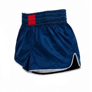 Shorts de Muay Thai personnalisés pour hommes en satin polyester bleu, taille haute, fermeture élastique, respirants, style décontracté, logo patché sur le devant - Product Image 4