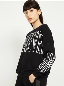 Sweat-shirt noir surdimensionné pour femme avec imprimé lettres blanches, épaules tombantes, manches longues, col rond, en coton tricoté, haut d'automne - Product Image 2