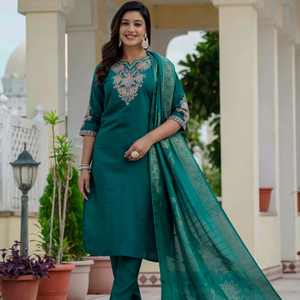 Elegante Conjunto de Kurti y Pantalón de Diseñador con Dupatta de Jacquard de Seda Muselina – Atuendo Étnico para Fiestas - Product Image 1