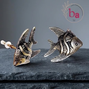 Poignée de meuble en fonte en forme de poisson, design moderne et éclaté, durable, pour cuisine et bureau à domicile - Product Image 1