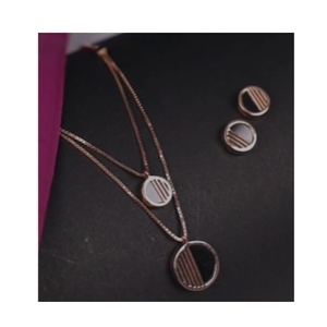 Conjunto de Collar con Colgante Geométrico de Oro de 22K para Mujer, Cadena de Doble Capa, Diseño Circular Moderno, Joyería Elegante - Product Image 1