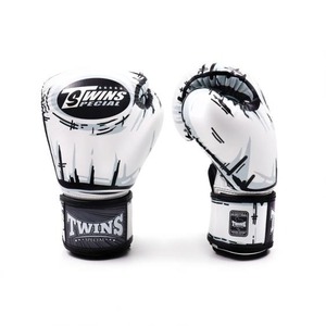 ถุงมือฝึกซ้อมหนังวัวแท้ Twins แบบมีแผ่นรองทำมือ สำหรับฝึกซ้อมในยิม - Product Image 2