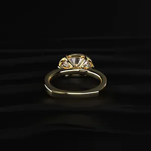 Bague de fiançailles solitaire en diamant de laboratoire ovale East West, tige européenne en or jaune pour femme, certifiée IGI, de confiance indienne - Product Image 5