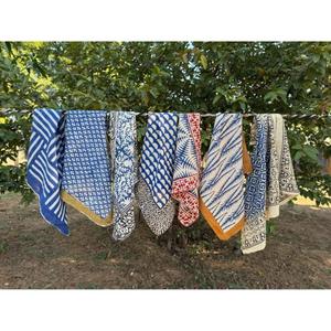 Pañuelo bandana de algodón con estampado índigo hecho a mano, estilo bohemio indio, pañuelo cuadrado para la cabeza, pañuelo para el cabello, pañuelo para el cuello para mujer - Product Image 1