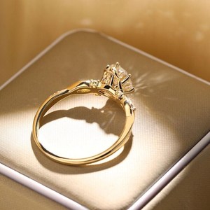 Anillo Romántico con Diamante Ovalado de 2.01CT VS2, Diseño Floral, Oro Amarillo de 14K, Regalo para Bodas, Cumpleaños y Eventos - Product Image 4