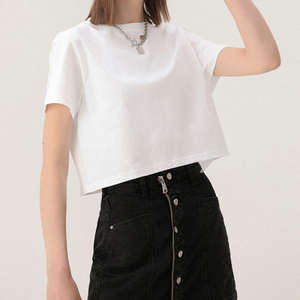 Camiseta corta elástica de cuello redondo estilo Y2K con logo personalizado para mujer, ajustada, informal y a la moda. - Product Image 1