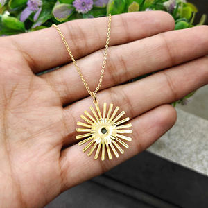 Collier plaqué or 18 carats en gros, avec pendentif délicat en labradorite naturelle chatoyante, pierre ronde, rayons de soleil, pour unisexe - Product Image 5