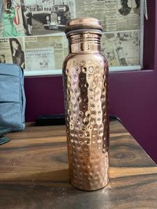 Jarra de Cobre Martillado a Prueba de Fugas, Diseño Moderno, Recipiente Portátil para Beber, Ideal para Viajes, Campamentos, Oficina, Decoración del Hogar - Product Image 1