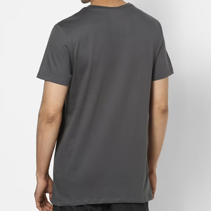 เสื้อยืดคอกลมแขนสั้นทรงปกติสำหรับผู้ชาย สีพื้น ผ้าฝ้ายถัก ระบายอากาศได้ดี เป็นมิตรกับสิ่งแวดล้อม สไตล์ลำลอง มีโลโก้ด้านหน้า - Product Image 2