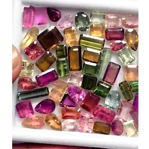 Émeraude taille ovale 1,5 ct, tourmaline taille facettes 58 ct, opale cabochon rond poire 114 ct, tourmaline taille 32,5 ct - 4 lots de pierres précieuses - Product Image 2