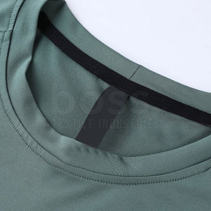 Chemises de compression pour hommes en gros - Vêtements de sport respirants et écologiques en Spandex/Polyester à manches régulières avec logo personnalisé - Product Image 3