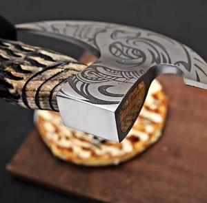 Cortador de Pizza Artesanal de Acero Inoxidable con Mango de Madera Grabado Diseño Vikingo, el Mejor Cortador de Pizza para Hoteles con Grabado - Product Image 2