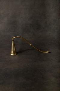 Apagavelas de metal resistente con bordes lisos diseñado para uso diario y durabilidad a largo plazo - Product Image 6