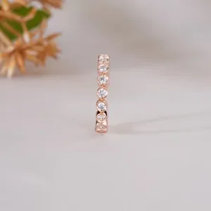 Bague élégante pour femme, cadeau d'anniversaire de mariage, bijoux fins, bague en or rose, bague éternelle avec pierres blanches rondes - Product Image 4