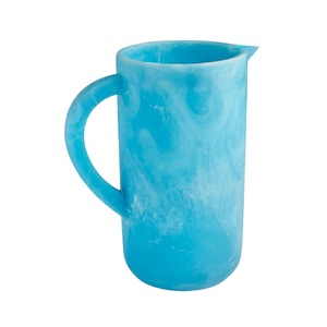 Carafe en résine artisanale au design contemporain élégant pour la décoration intérieure de luxe et la présentation décorative - Product Image 2