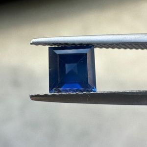 Zafiro natural de Ceilán azul real, corte cuadrado, piedra preciosa suelta facetada para la fabricación de joyas al por mayor. - Product Image 1