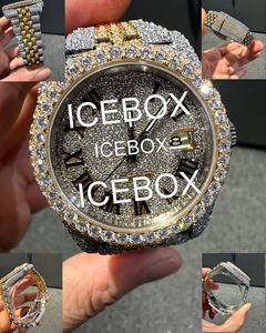 Montre numérique personnalisée en acier inoxydable bicolore avec bracelet à fermoir, boîtier rond entièrement serti de pierres, résistance à l'eau 10 bars, verre Moissanite VVS - Product Image 2