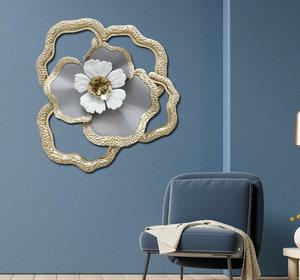 Décoration murale contemporaine en métal doré, motif floral, faite à la main, taille moyenne, décoration intérieure - Product Image 1