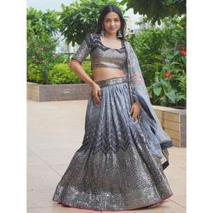 ชุดเลเฮนกาโชลีผ้าไหมปักเลื่อมสีดำสวยงาม ดีไซน์เนอร์ออกแบบ พร้อมผ้าคลุมไหล่ ผลิตโดย Zeel Clothing - Product Image 5