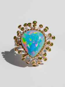 Anillo de Ópalo Fuego Arcoíris de Lujo, Tendencia en Joyería, Diseñado para una Alta Moda Brillante, con un Juego de Colores Vibrantes y un Atractivo Atemporal - Product Image 3