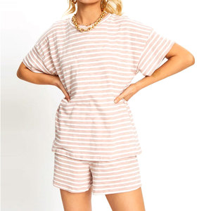 ชุดเซ็ตคู่รักแฟชั่นสำหรับผู้หญิง เสื้อแขนสั้นและกางเกงขาสั้น เนื้อผ้าเบาสบาย ระบายอากาศได้ดี เนื้อผ้านุ่ม สวมใส่สบายๆ - Product Image 5