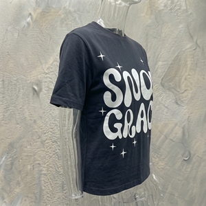 T-shirt à manches courtes surdimensionné imprimé Snow Grace pour homme, col rond décontracté, jersey 100% coton - Product Image 4