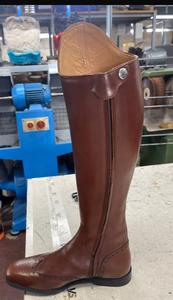 Bottes d'équitation élégantes pour femmes en cuir véritable, à talon haut, avec fermeture à boucle, couleur unie, style équestre, avec fermeture éclair YKK et semelle TPR - Product Image 3