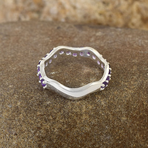 Anillo de Eternidad de Plata de Ley 925 para Mujer con Piedras Preciosas de Amatista Redonda Natural, Engaste de Canal, Estilo Clásico, Uso Diario - Product Image 4