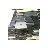 Ordinateurs portables en vrac, unités informatiques variées pour le recyclage, la remise à neuf et la formation technique