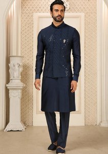 Ensemble Kurta et pantalon en soie romaine pour homme avec veste Koti ornée de sequins – Tenue raffinée pour mariages et fêtes - Product Image 2