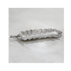 Plateau de service rectangulaire en aluminium moulé, fait main, rustique, décoratif, pour la maison, la cuisine, la table à manger, centre de table - Product Image 1