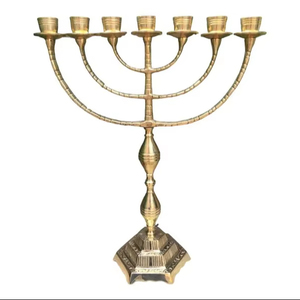 Ménorah en métal doré, haute, design classique à branches, décoration religieuse traditionnelle pour la maison, pour les fêtes juives - Product Image 1