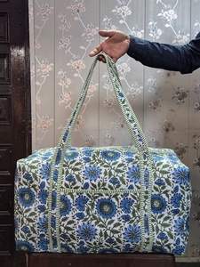 Bolsa de lona hecha a mano con estampado floral azul, de gran capacidad, para viaje, para mujer, material textil, cierre con cremallera. - Product Image 3