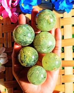 Esfera de cristal de prehnita natural, bola de prehnita verde, piedra curativa para Reiki, meditación, decoración energética, venta al por mayor - Product Image 2