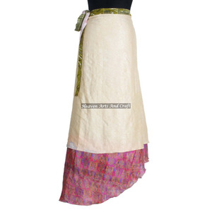 Falda Larga de Seda con Estampado a Mano Color Café, Reversible de 2 Capas, Estilo Sari Mágico - Product Image 3