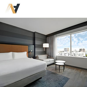 Ensemble de meubles de chambre à coucher avec lit queen-size et rangement pour projets de rénovation de chambres d'hôtel commerciales Holiday Inn - Product Image 1