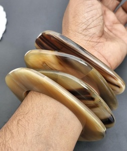 Pulsera de cuerno de búfalo ecológica tallada a mano al por mayor con acabado liso, brazalete de Uttar Pradesh para envío internacional - Product Image 3